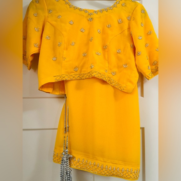 Yellow Heavy Lehnga BRAND NEW for any indian event - Picture 2 of 4